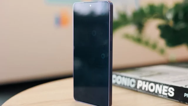 Больше никаких любопытных глаз дисплеи Xiaomi 18 Pro защитят от подглядывания на уровне железа (1)