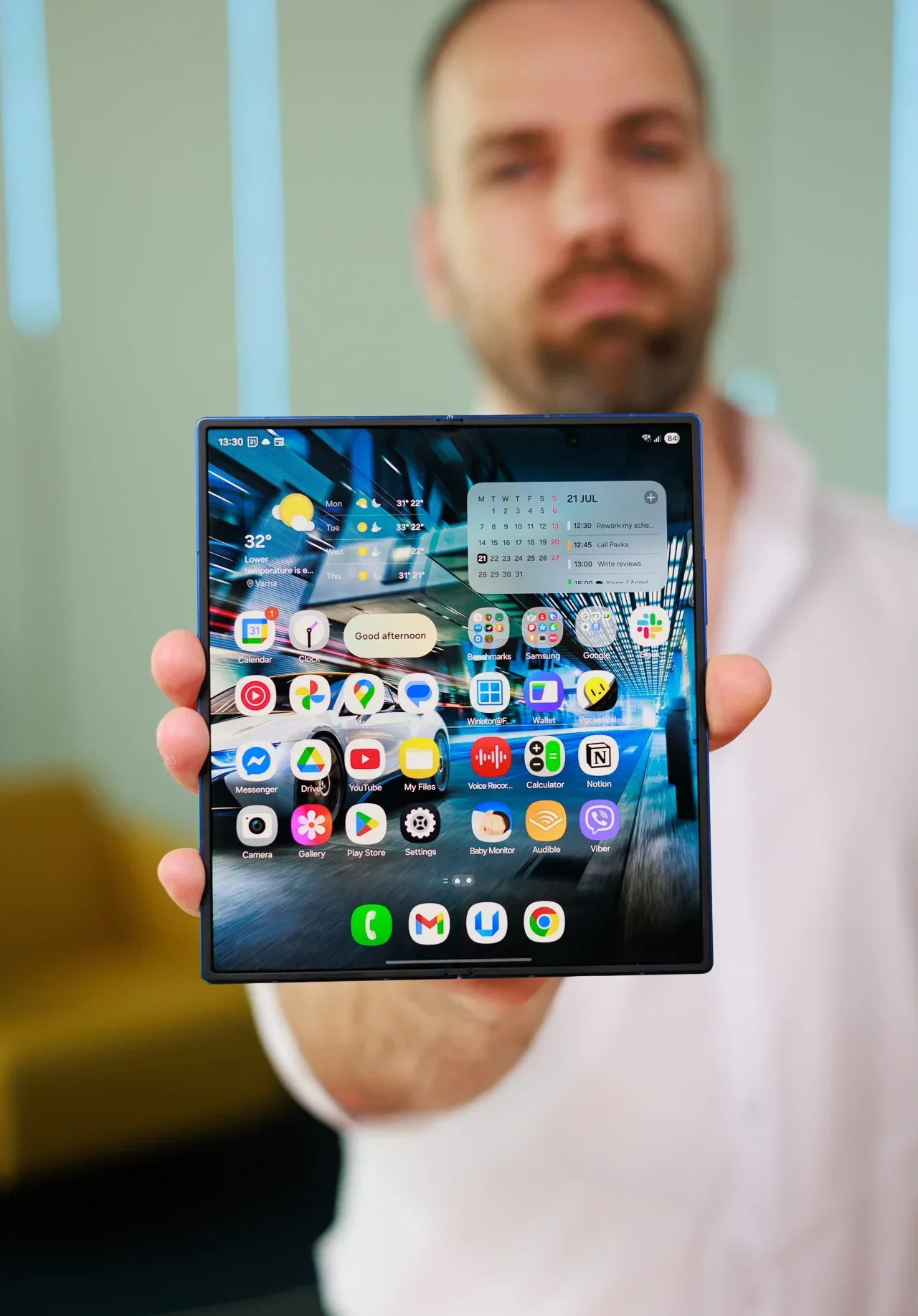 Грязные игры на гибком рынке: почему Samsung испугалась складного iPhone и пошла на демпинг картинка Смартфон Galaxy Z Fold 8 Wide: брать ли? | DGL.RU