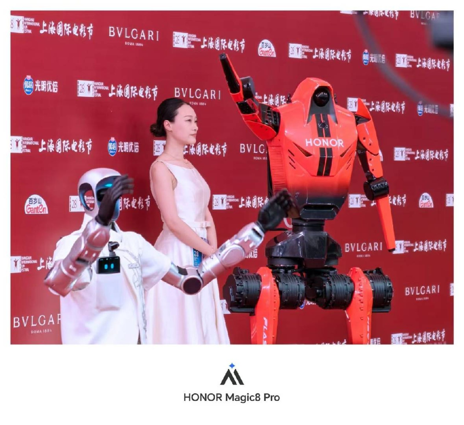 Звездный дебют: Honor Robot захватил Шанхайский кинофестиваль картинка Смартфон Honor Robot был представлен на Шанхайском международном кинофестивале