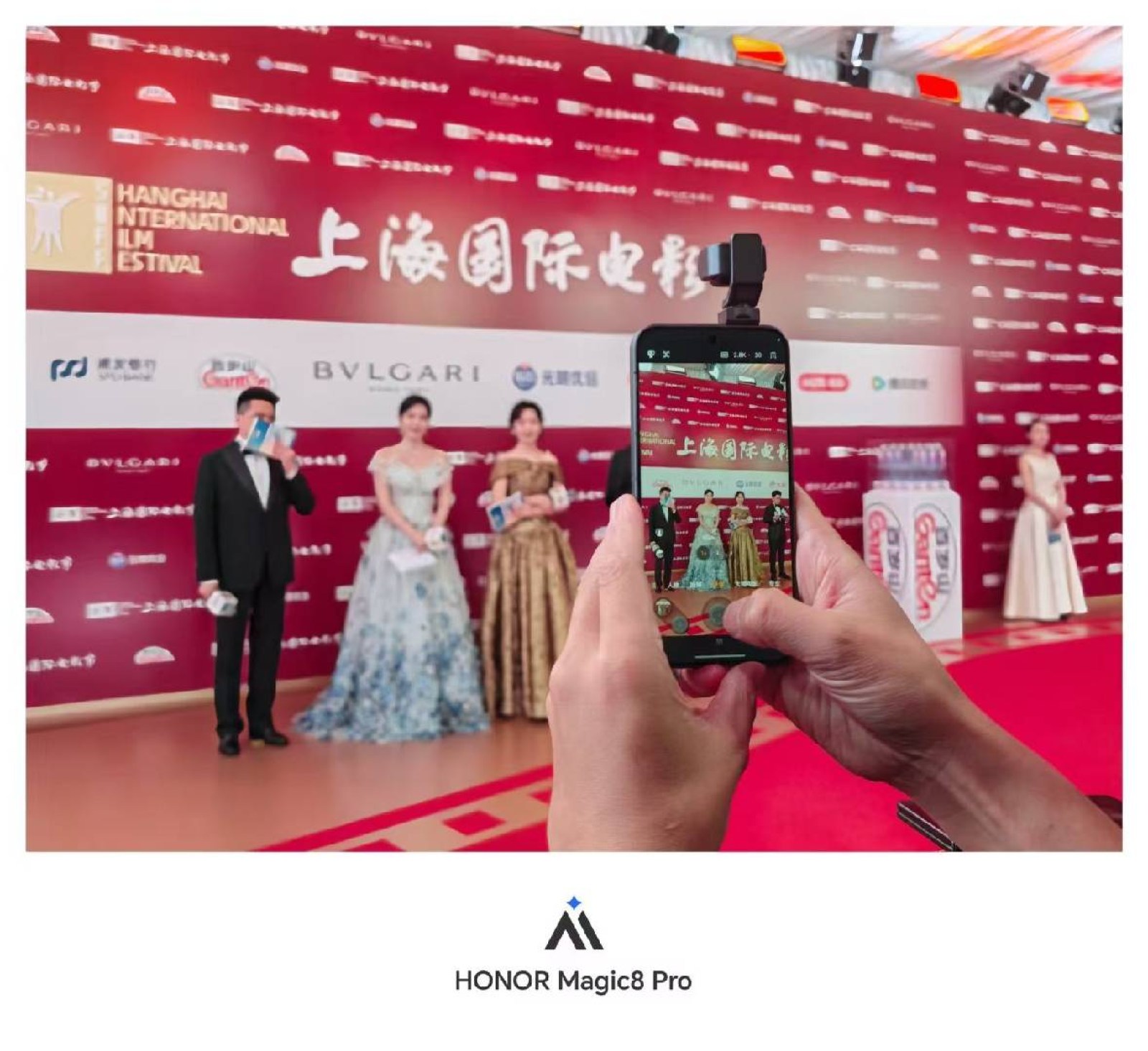 Звездный дебют: Honor Robot захватил Шанхайский кинофестиваль картинка Смартфон Honor Robot был представлен на Шанхайском международном кинофестивале