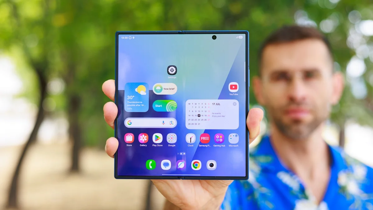 Идеально плоский экран: Samsung наконец-то избавит Galaxy Z Fold 8 от главной проблемы складных смартфонов