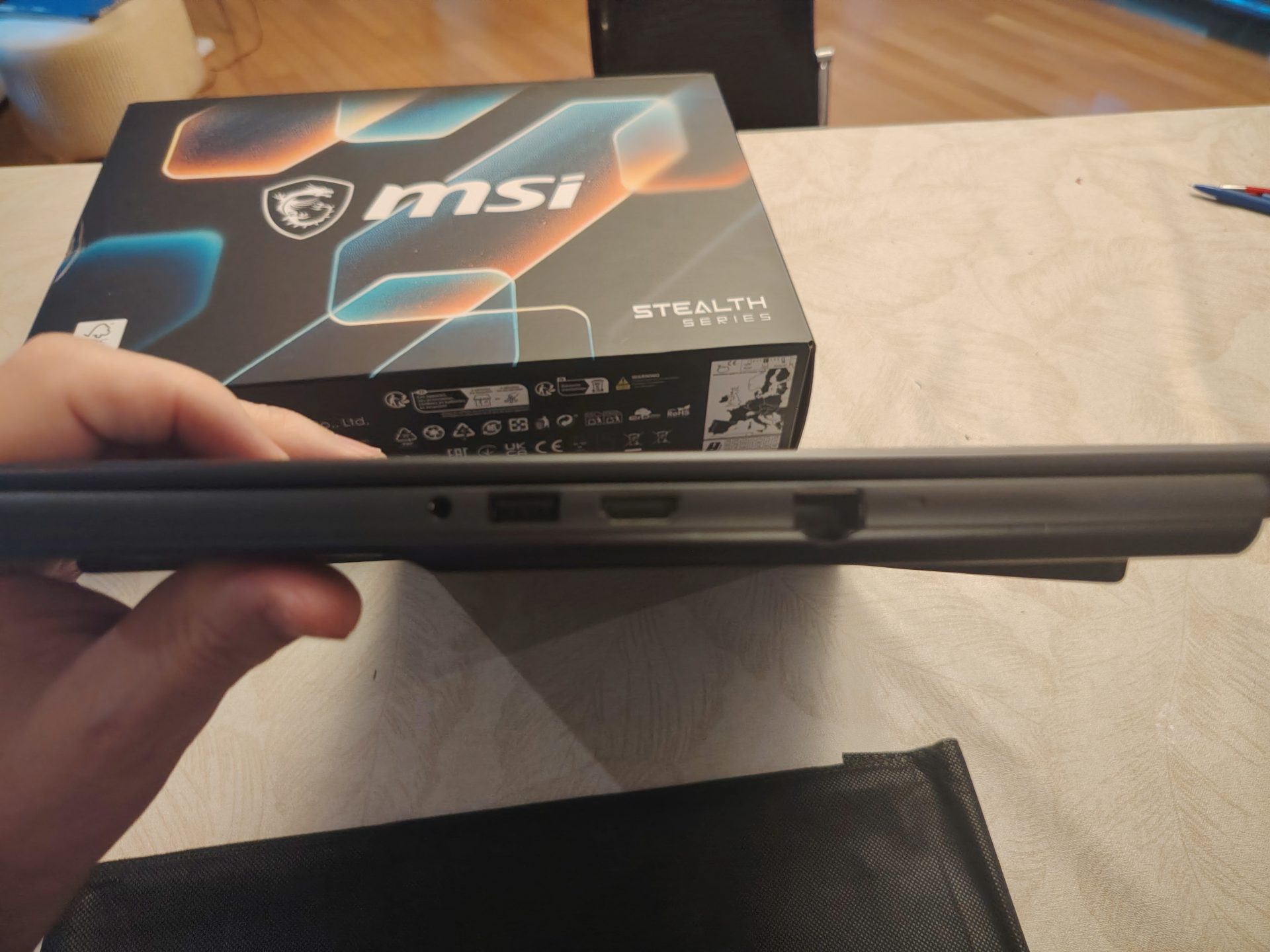 Обзор ноутбука Stealth 16 AI+ B3W идеальный баланс между работой и развлечениями картинка Ноутбук MSI Stealth 16 AI+ B3W для игр