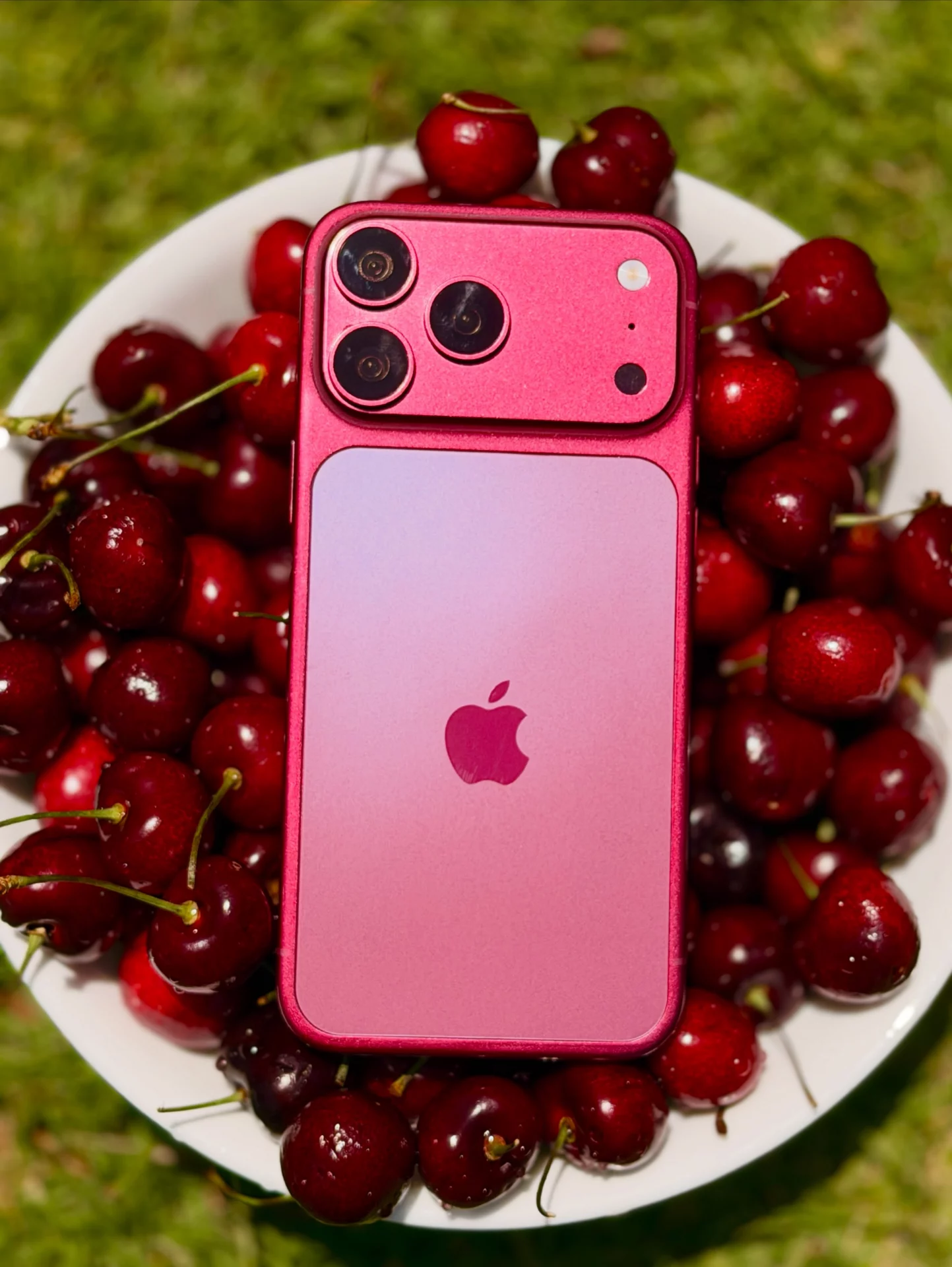 iPhone 17 Pro еще не вышел, а эксперты уже знают, почему его заменит iPhone 18 Pro картинка Великолепный новый цвет не может скрыть то, чего не хватает iPhone 18 Pro