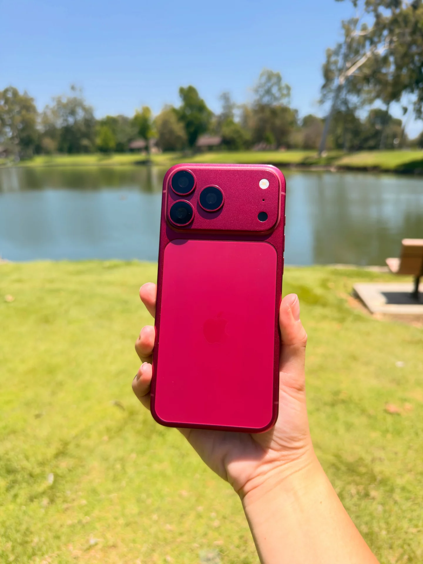 iPhone 17 Pro еще не вышел, а эксперты уже знают, почему его заменит iPhone 18 Pro картинка Великолепный новый цвет не может скрыть то, чего не хватает iPhone 18 Pro