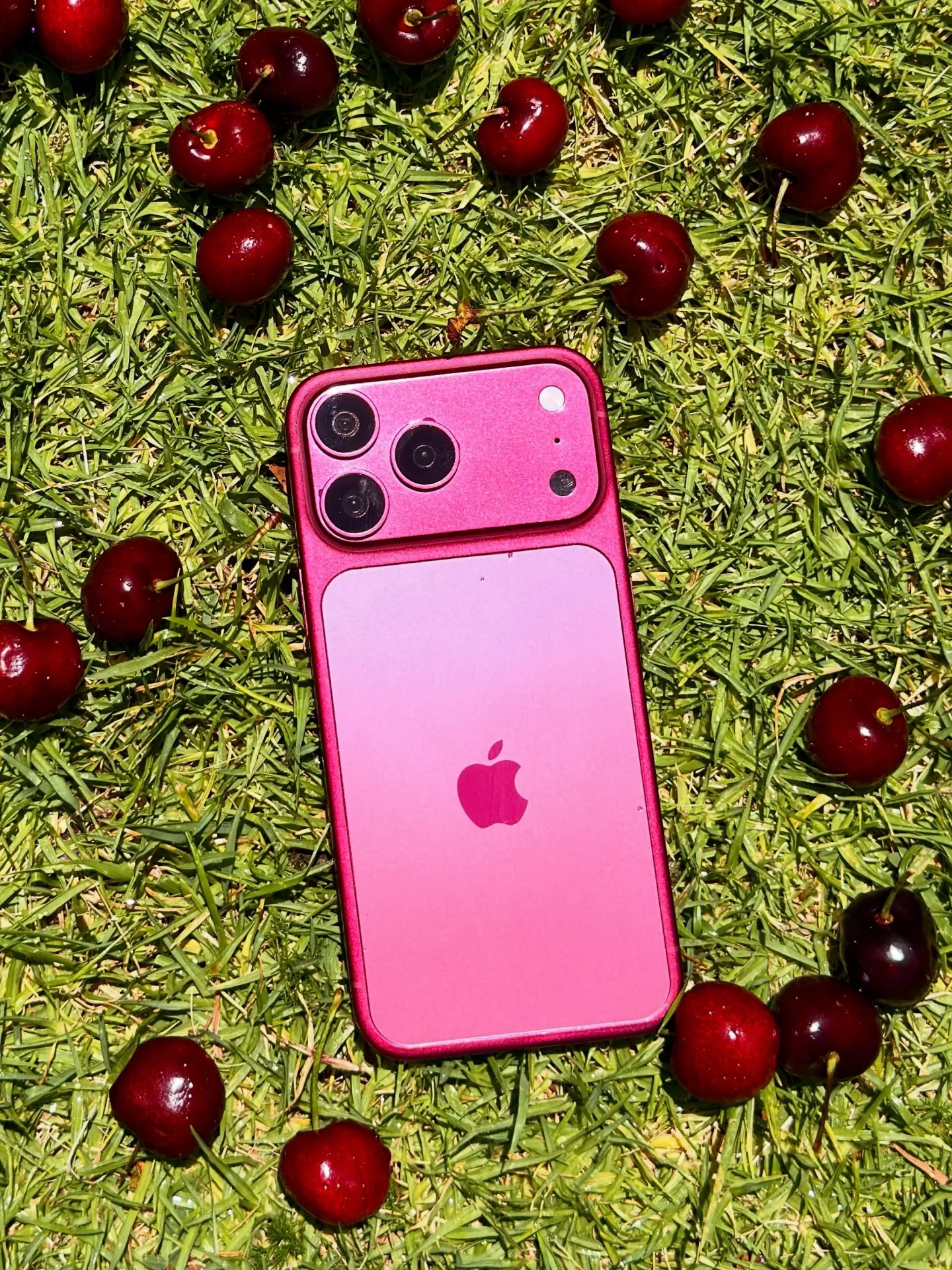 iPhone 17 Pro еще не вышел, а эксперты уже знают, почему его заменит iPhone 18 Pro картинка Великолепный новый цвет не может скрыть то, чего не хватает iPhone 18 Pro