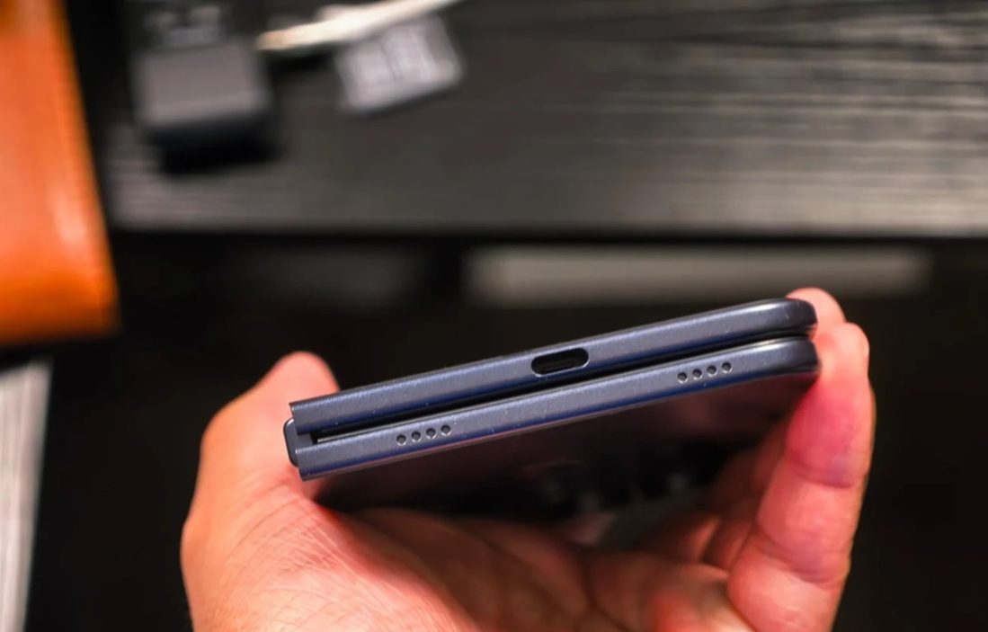 Складной iPhone Ultra в черном: тьма, которая сложит пополам ваши представления о дизайне картинка Складной iPhone Ultra в черном: Тьма, которая сложит пополам ваши представления о дизайне