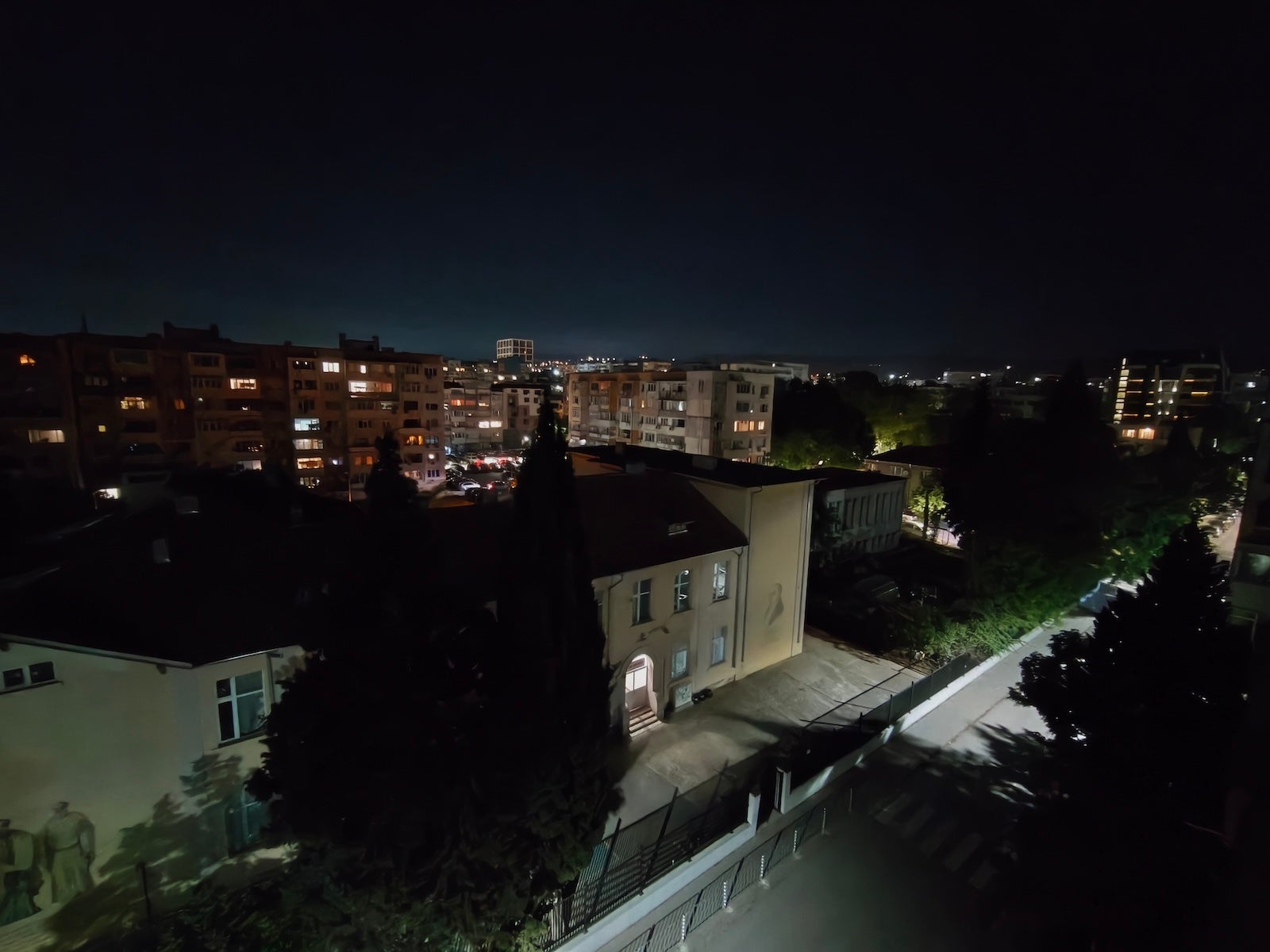 Битва камер: как китайский флагман унизил оптику iPhone 17 Pro картинка Камера Xiaomi 15T Pro: тест против Apple | DGL.RU