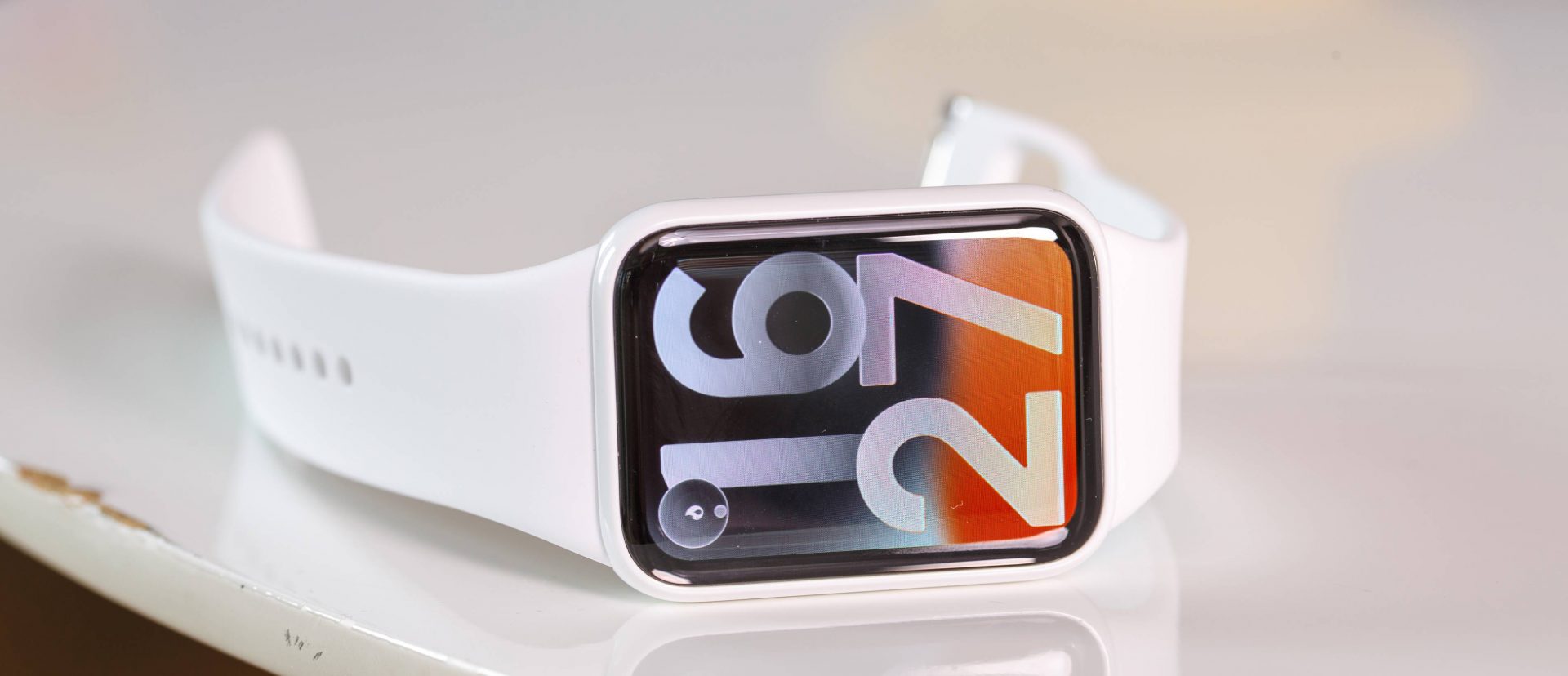 Керамический корпус и экран на 2000 нит: чем удивляет фитнес-браслет Xiaomi Smart Band 10 Pro