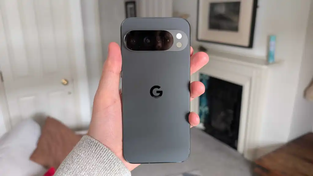 Огненный хайп на Reddit: стоит ли бояться взрыва Google Pixel 10 Pro XL