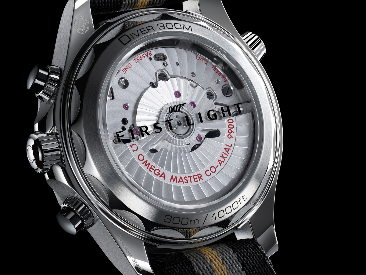 Прощай, механика? Новые Omega James Bond Seamaster променяли классику на экран