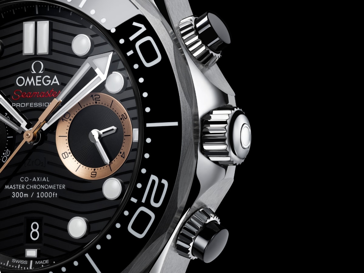 Прощай, механика? Новые Omega James Bond Seamaster променяли классику на экран