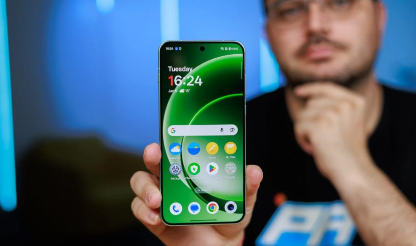 Абсолютный хит или признание ошибок? OnePlus внезапно обновила свой лучший флагман картинка OnePlus 15R получил новую версию, которая избавляет его от единственного недостатка — низкой производительности.