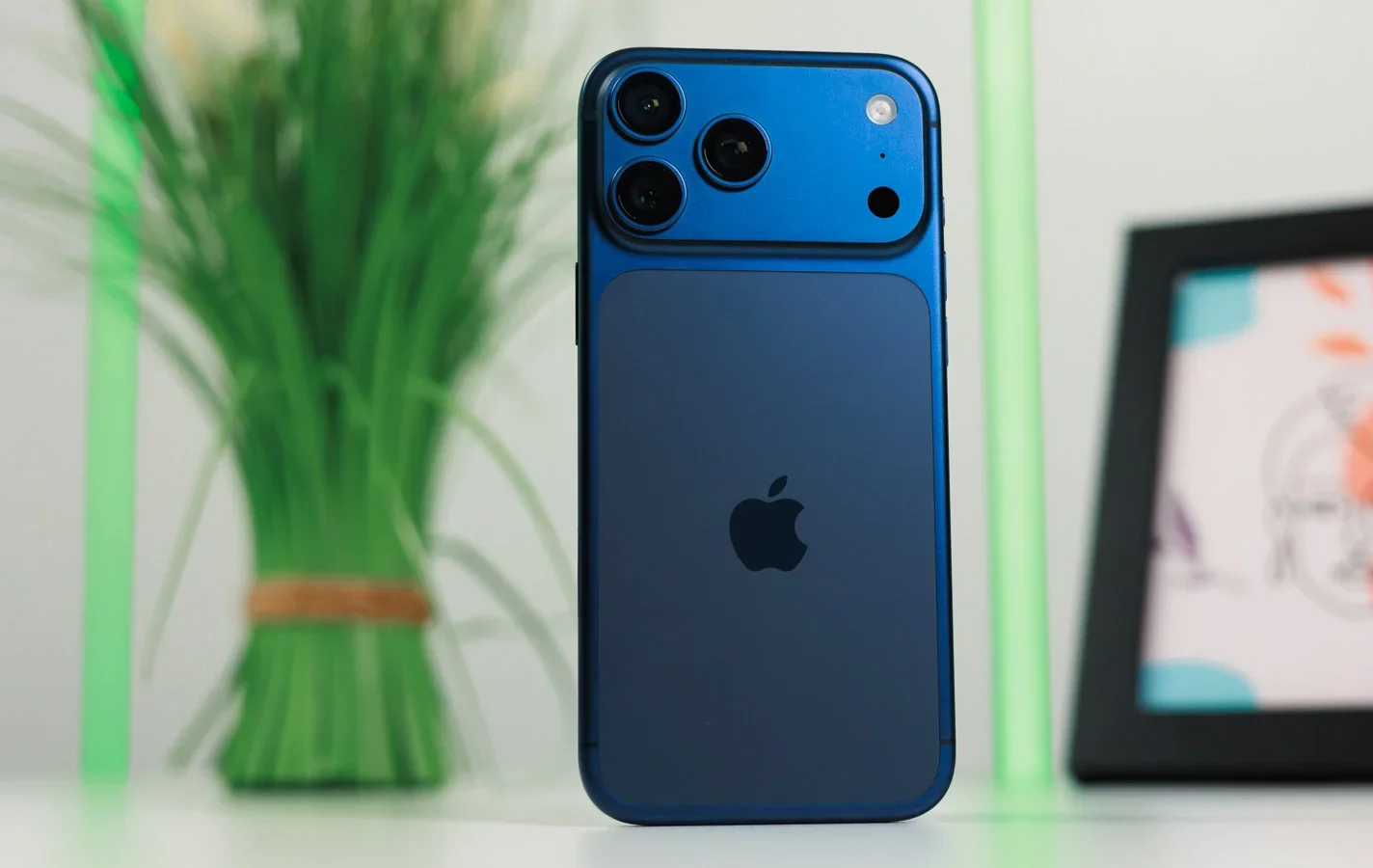 Опять подорожание: Huawei поднимает цены на смартфоны, пока Apple держит удар картинка Смартфон Huawei Mate 80 Pro резко подорожает | DGL.RU