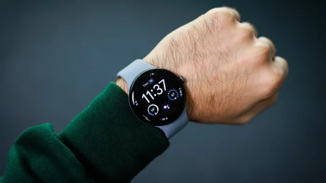 Из-за ошибки в Pixel Watch не работает платная функция, и владельцы Galaxy и Apple Watch тоже не в безопасности