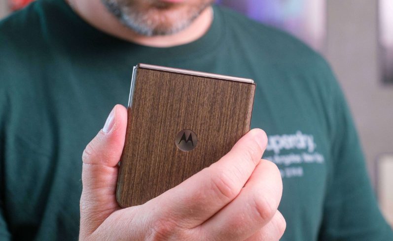 Развод на дерево: вся правда о Motorola Razr 70 Ultra, замаскированной под новый флагман картинка Развод на дерево: вся правда о Motorola Razr 70 Ultra, замаскированной под новый флагман