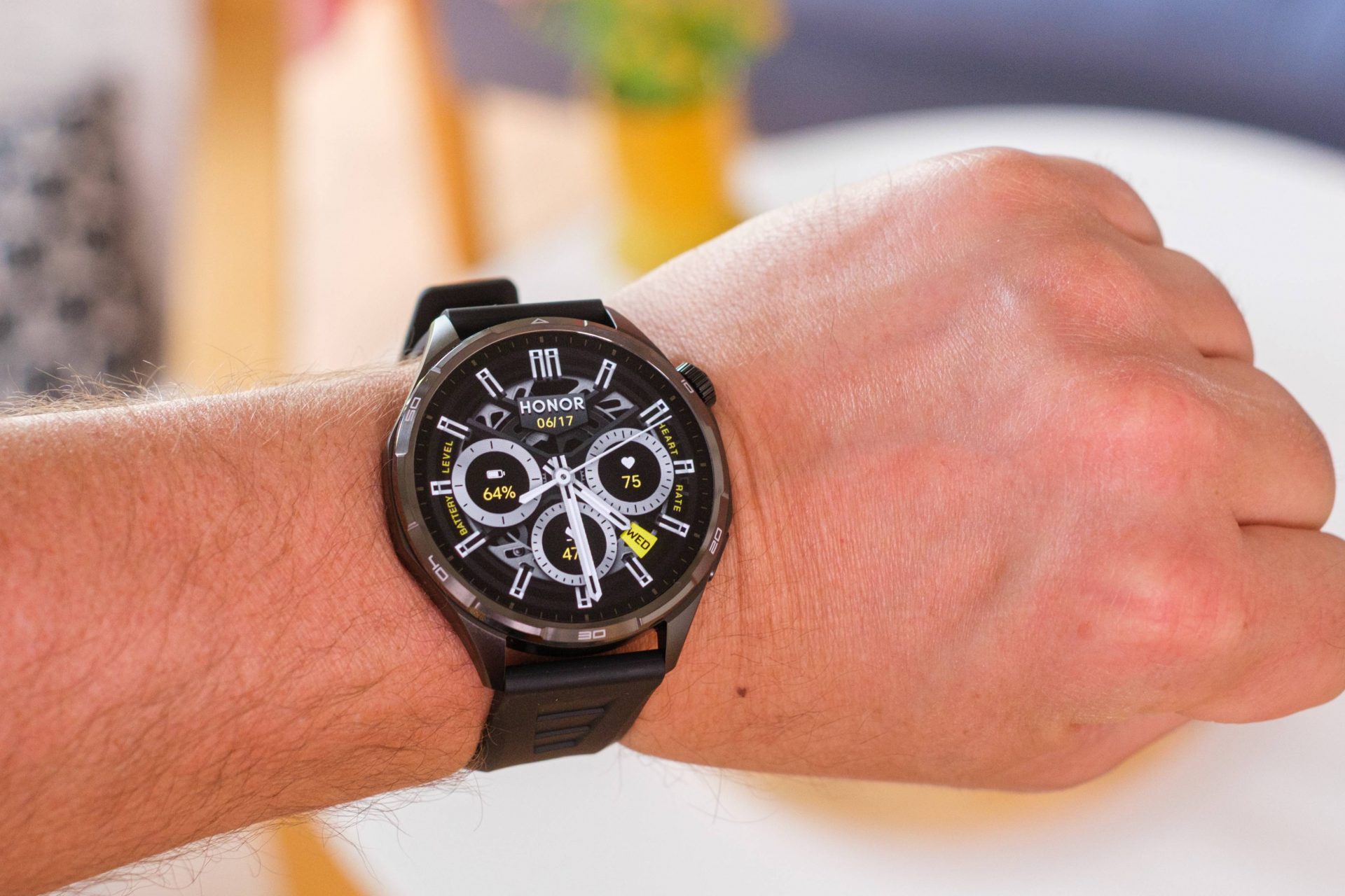 Рекордная автономность и экран на 3000 нит: смарт-часы Honor Watch 6 приехали к нам на тест картинка Смарт-часы Honor Watch 6: стоит ли покупать? | DGL.RU