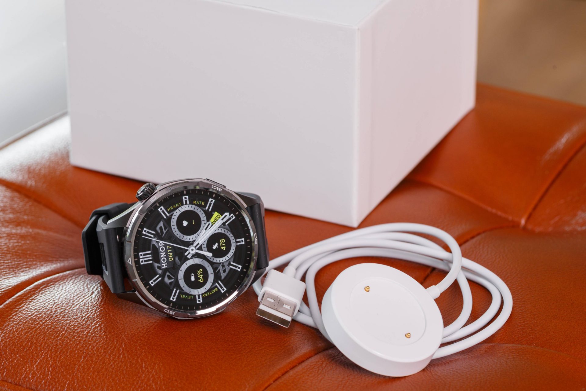 Рекордная автономность и экран на 3000 нит: смарт-часы Honor Watch 6 приехали к нам на тест картинка Смарт-часы Honor Watch 6: стоит ли покупать? | DGL.RU