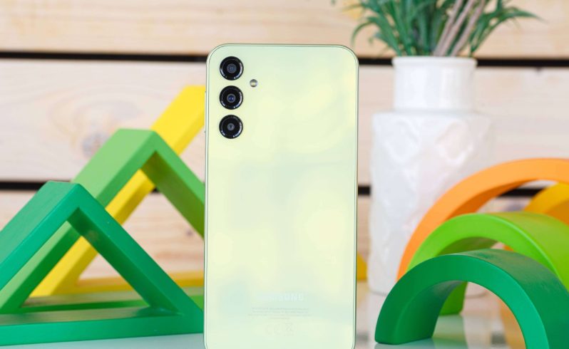 Щедрость от Samsung: древние Galaxy A15 и A24 внезапно получили One UI 8.5