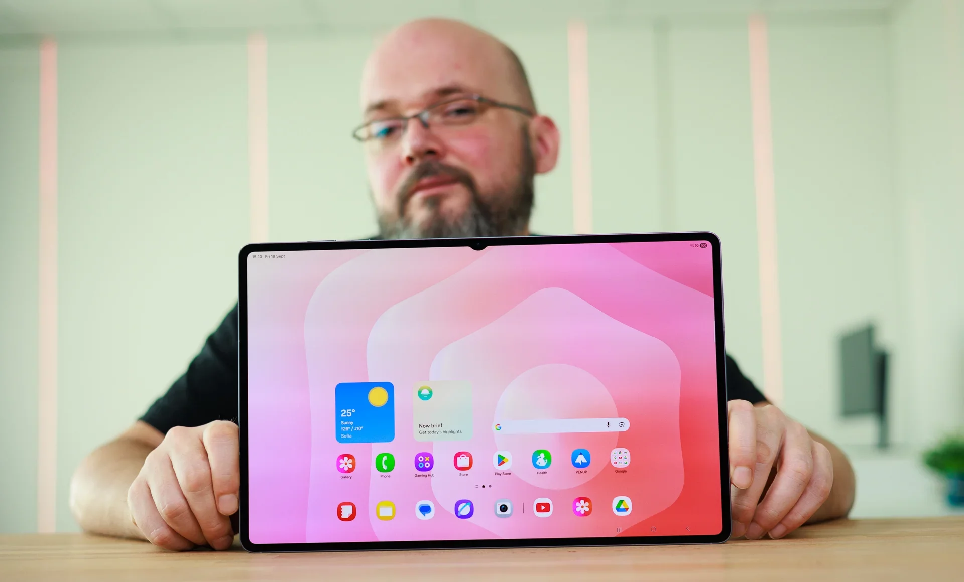 Samsung Galaxy Tab S12 Ultra: зачем нужен планшет, если есть смартфон? картинка Samsung Galaxy Tab S12 Ultra: стоит ли брать? | DGL.RU