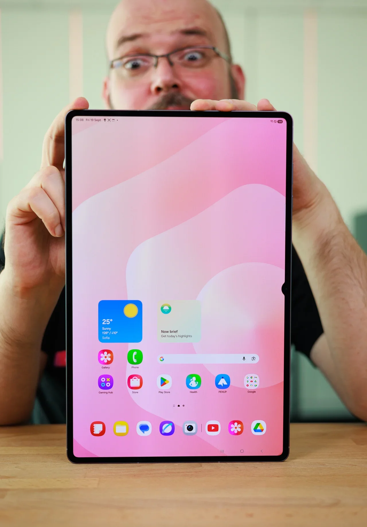 Samsung Galaxy Tab S12 Ultra: зачем нужен планшет, если есть смартфон? картинка Samsung Galaxy Tab S12 Ultra: стоит ли брать? | DGL.RU