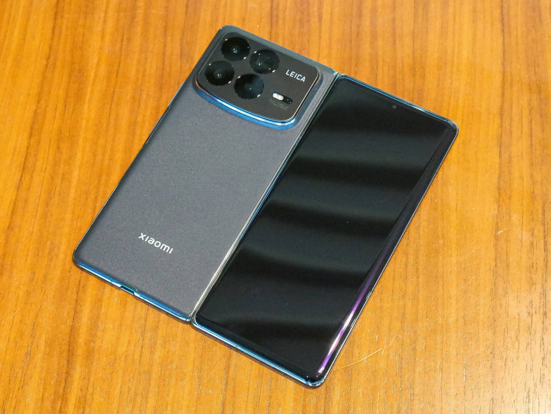 Тонкий силуэт и чип на 4 ГГц: раскрыты характеристики складного флагмана Xiaomi Mix Fold 5