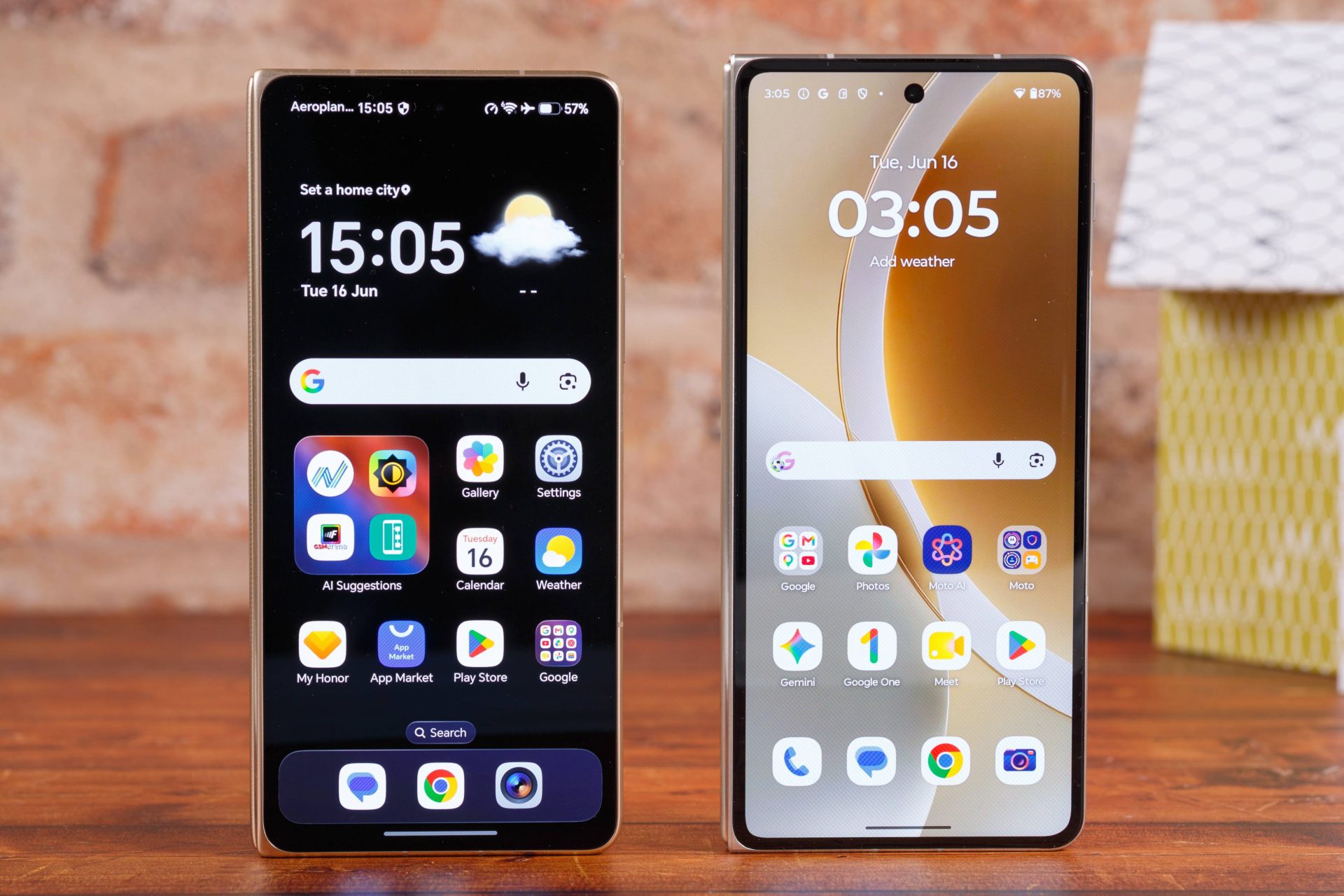 Убийца Galaxy Z Fold: Motorola выпускает свой первый большой складной смартфон Razr Fold картинка Смартфон Motorola Razr Fold: стоит ли брать? | DGL.RU