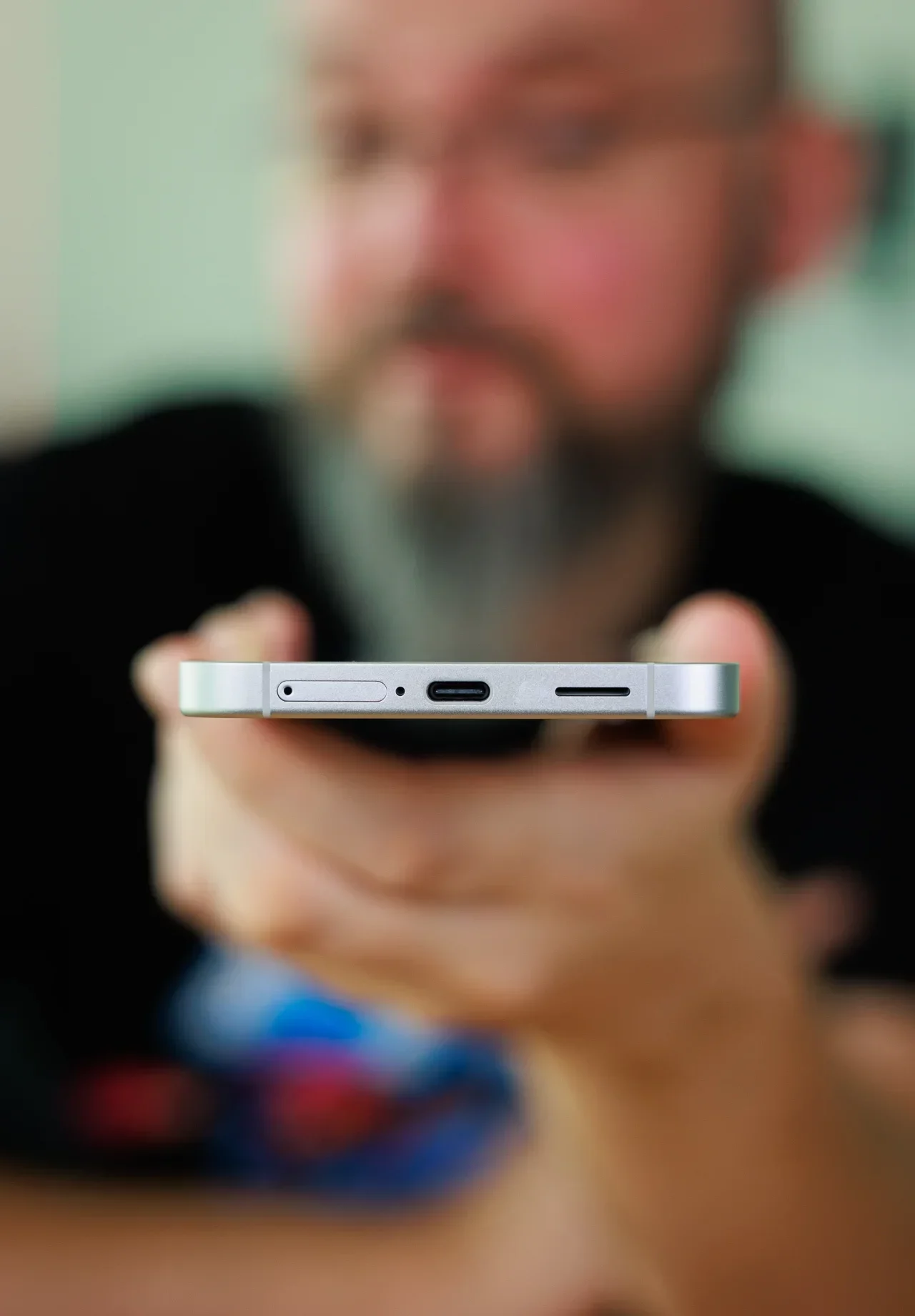 Взрыв смартфона Samsung доказал: зарядка на 100 Вт спасает жизни, а Apple и Google отстали навсегда картинка Быстрая зарядка смартфона: кому нужны 100 Вт | DGL.RU