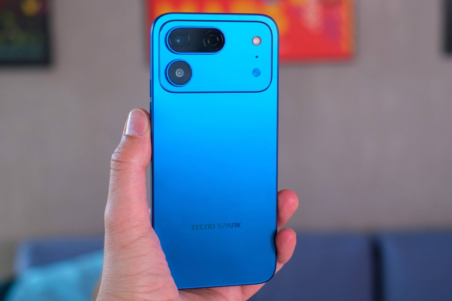 Взрывной оранжевый и шесть лет без забот: первый взгляд на Tecno Spark 50 Pro картинка Смартфон Tecno Spark 50 Pro: стоит ли покупать? | DGL.RU