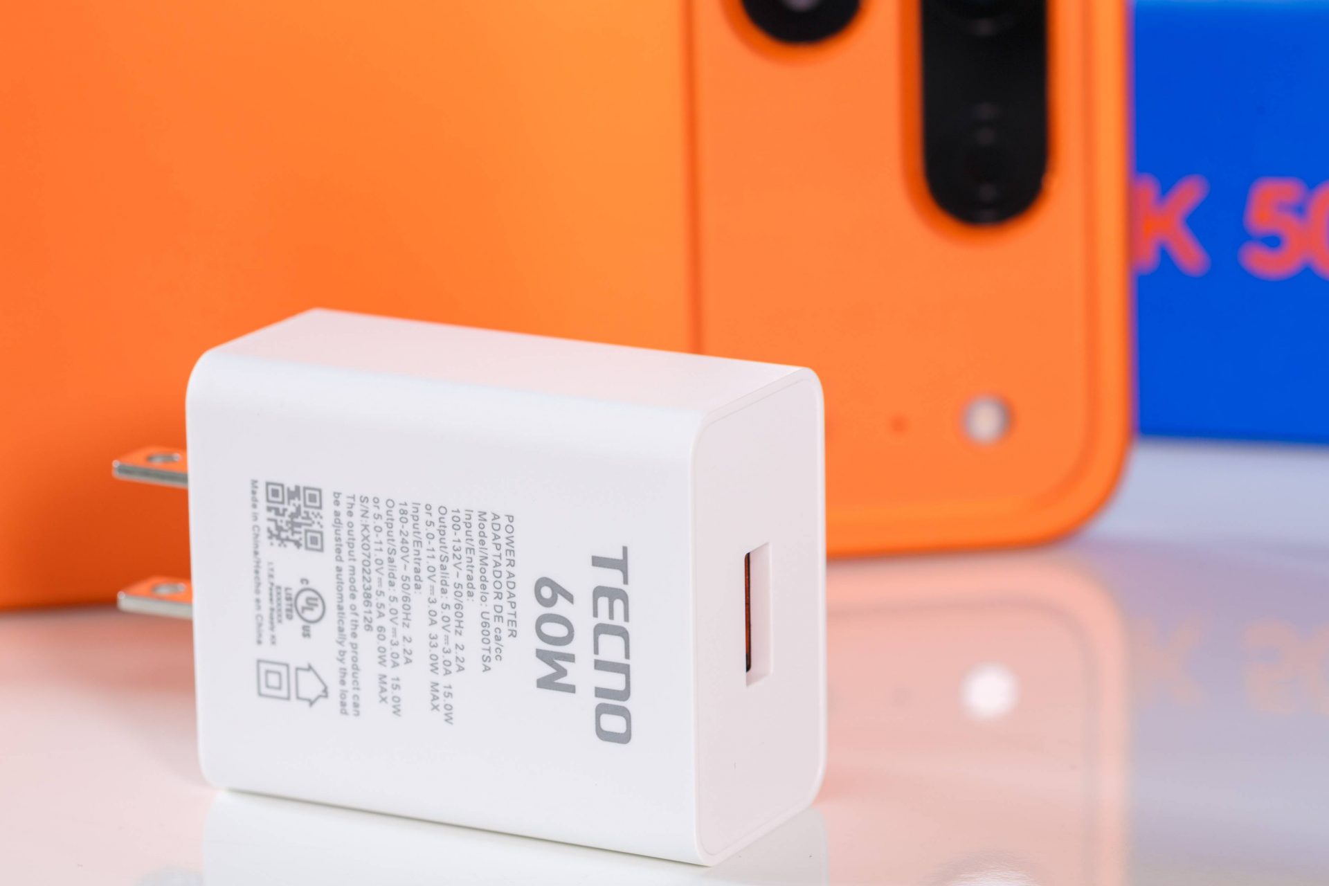 Взрывной оранжевый и шесть лет без забот: первый взгляд на Tecno Spark 50 Pro картинка Смартфон Tecno Spark 50 Pro: стоит ли покупать? | DGL.RU