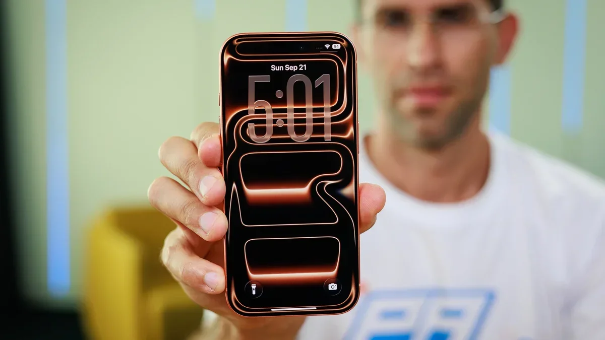 Золотой затвор: новые iPhone 18 Pro получат огромную камеру и рекордный прайс картинка Смартфон iPhone 18 Pro: стоит ли покупать? | DGL.RU
