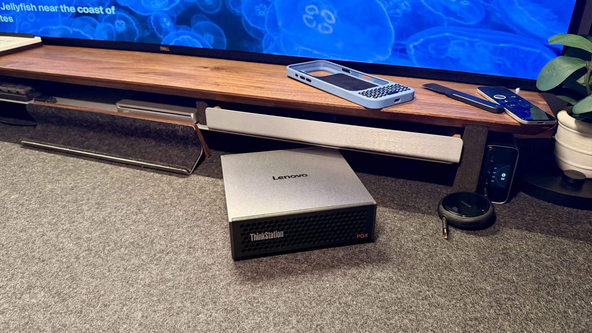 Обзор Lenovo ThinkStation PGX: мини-монстр для ИИ-моделей