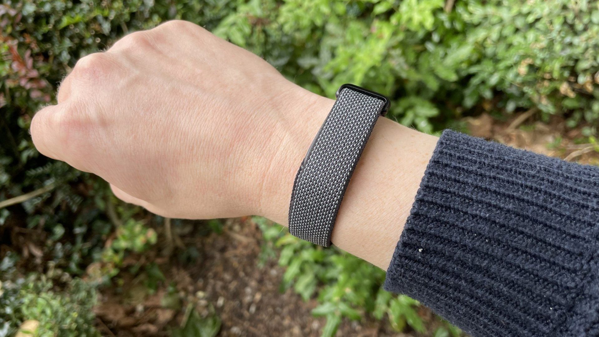 Обзор Google Fitbit Air: лучший фитнес-трекер без экрана