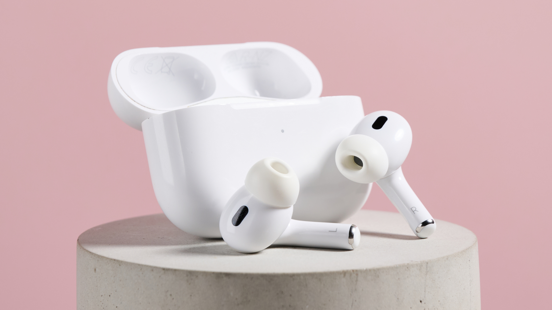 Лучшие AirPods в 2026 году: какие наушники стоит купить картинка AirPods