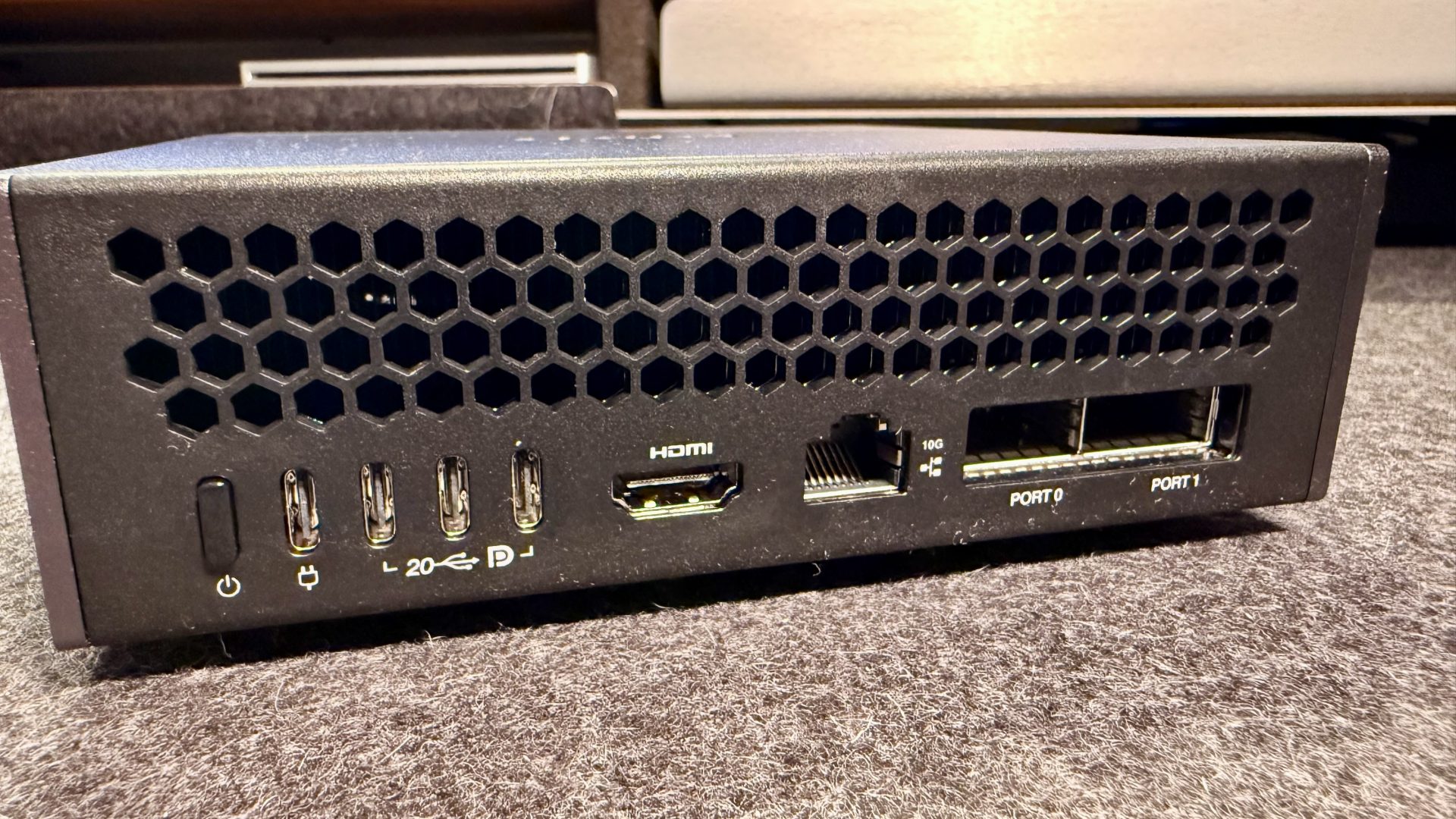 Обзор Lenovo ThinkStation PGX: мини-монстр для ИИ-моделей картинка Lenovo ThinkStation PGX