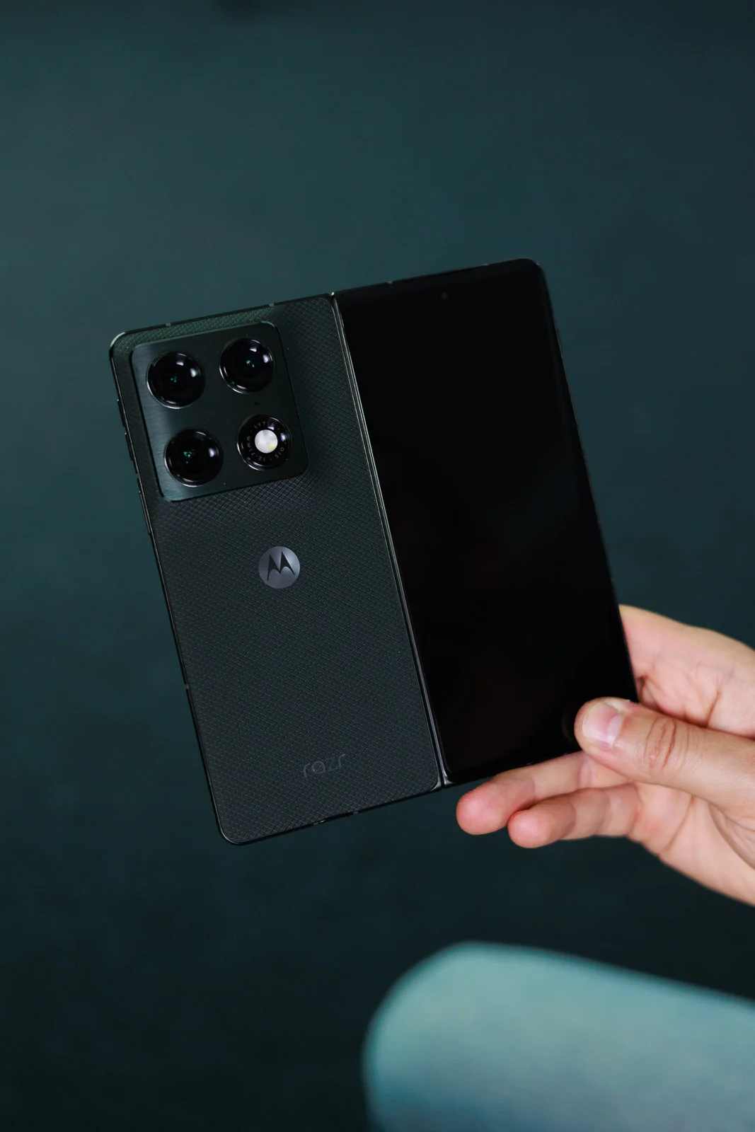 Обзор Motorola Razr Fold — складной король автономности картинка Motorola Razr Fold