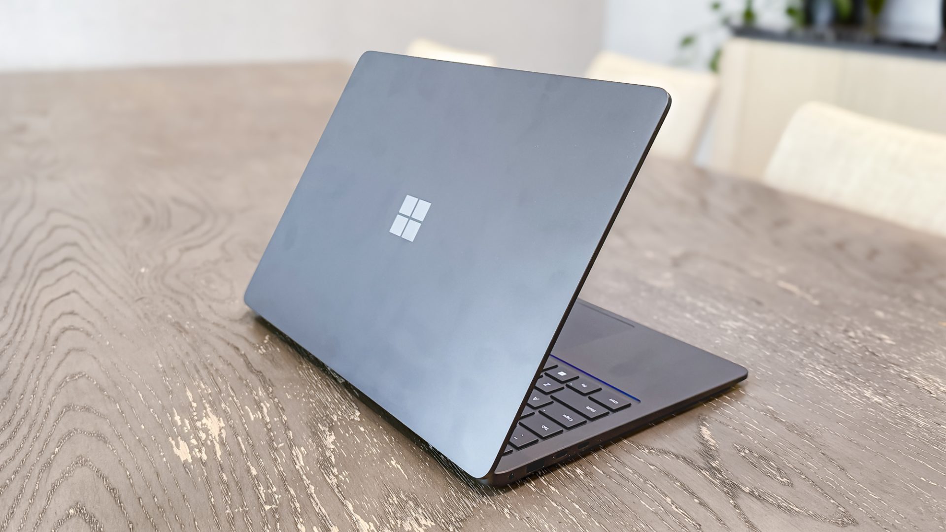 Обзор Microsoft Surface Laptop 8 — мощный Panther Lake картинка Microsoft Surface Laptop 8