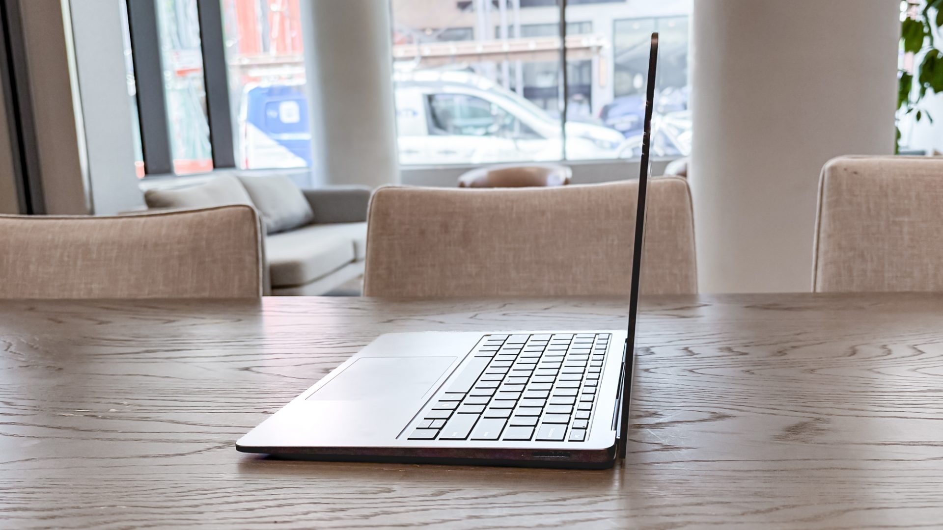 Обзор Microsoft Surface Laptop 8 — мощный Panther Lake картинка Microsoft Surface Laptop 8
