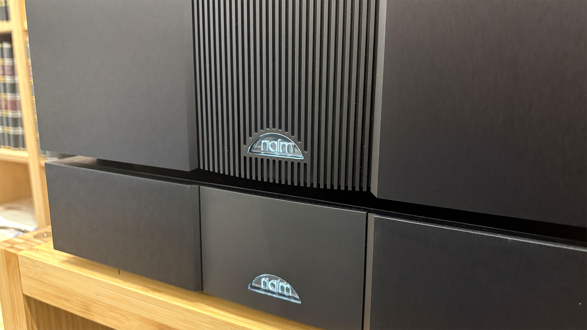 Обзор Naim NAC 552 / NAP 500 DR — магия эталонного звука картинка Naim NAC 552 / NAP 500 DR