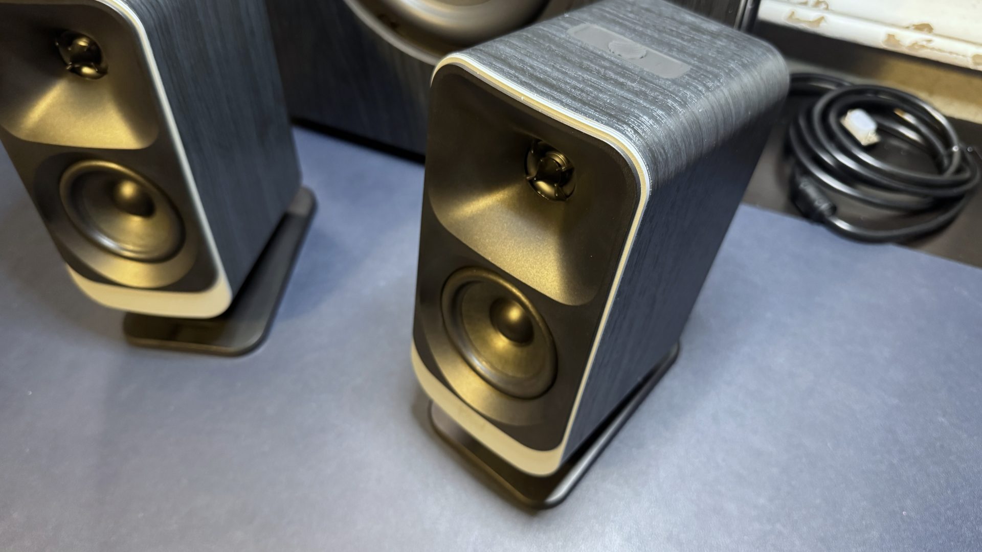 Обзор Klipsch ProMedia Lumina: изящный сабвуфер, но куда делся бас? картинка Акустика Klipsch ProMedia Lumina: бас подвёл | DGL.RU