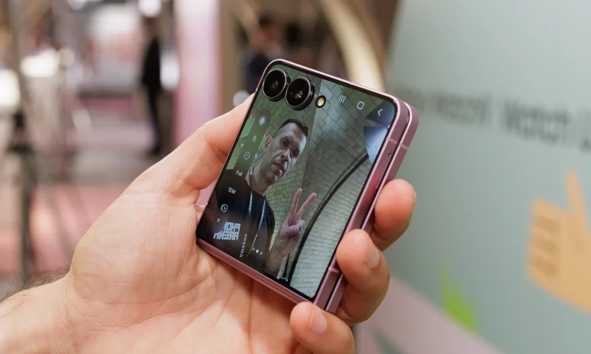 Будущее раскладушек под вопросом: Samsung сокращает продвижение Galaxy Z Flip 8 картинка Смартфон Samsung Galaxy Z Flip 8: брать ли? | DGL.RU