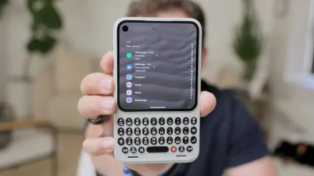 Clicks анонсировала синхронизацию клавиатурного телефона Communicator с iOS (1) Clicks Communicator: полная синхронизация с iOS | DGL.RU