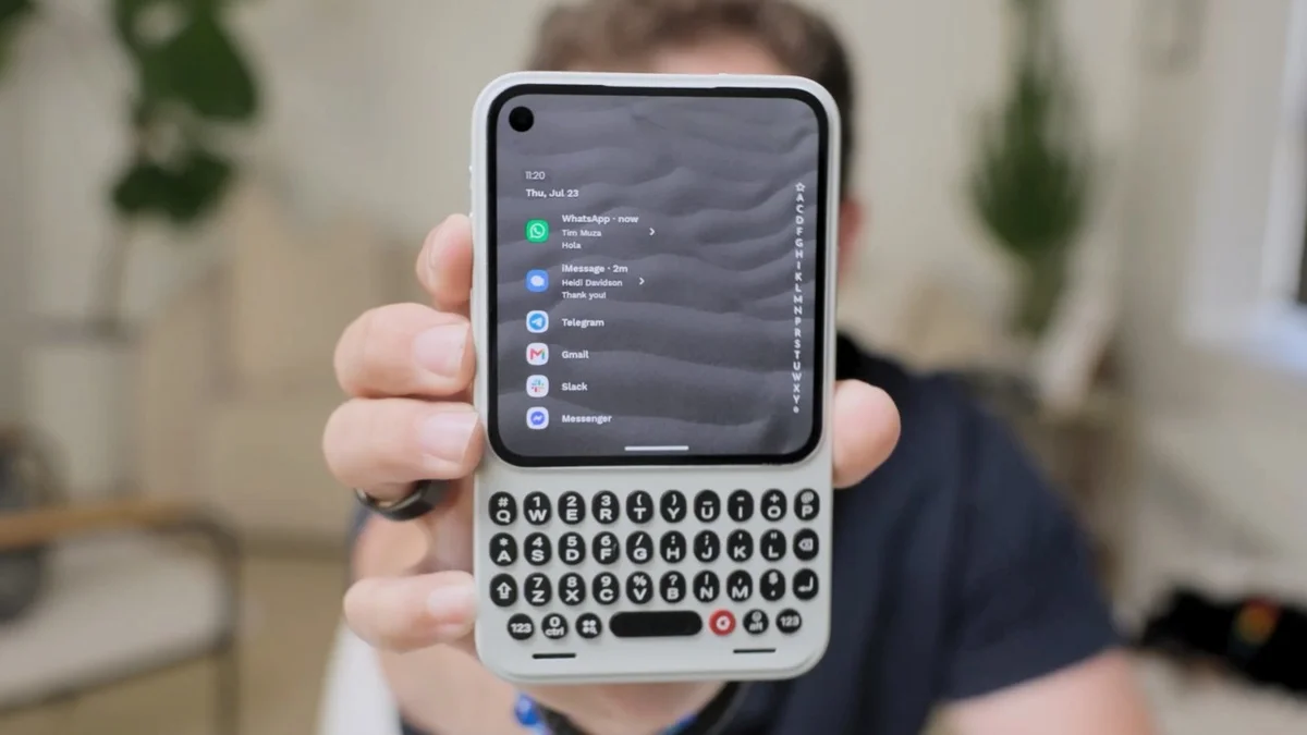 Clicks анонсировала синхронизацию клавиатурного телефона Communicator с iOS