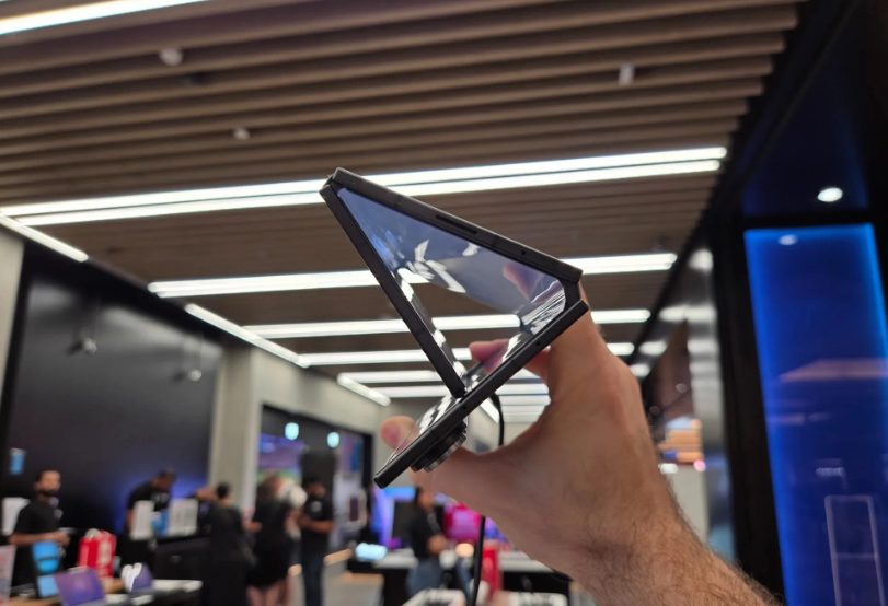 Секреты Samsung утекли в сеть: TriFold 2 и раздвижной смартфон переносятся картинка Подробности об утечке информации о Galaxy Z TriFold 2 и слайдере от Samsung, а также о переносе дат выпуска