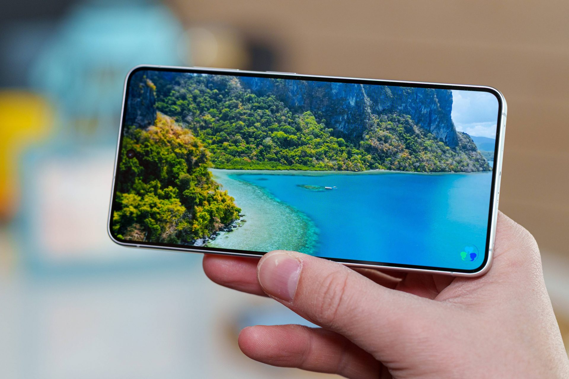 Дисплеи Samsung Galaxy S27 получат технологию защиты от подглядывания Flex Magic Pixel картинка Смартфон Samsung Galaxy S27 получит защиту экрана | DGL.RU