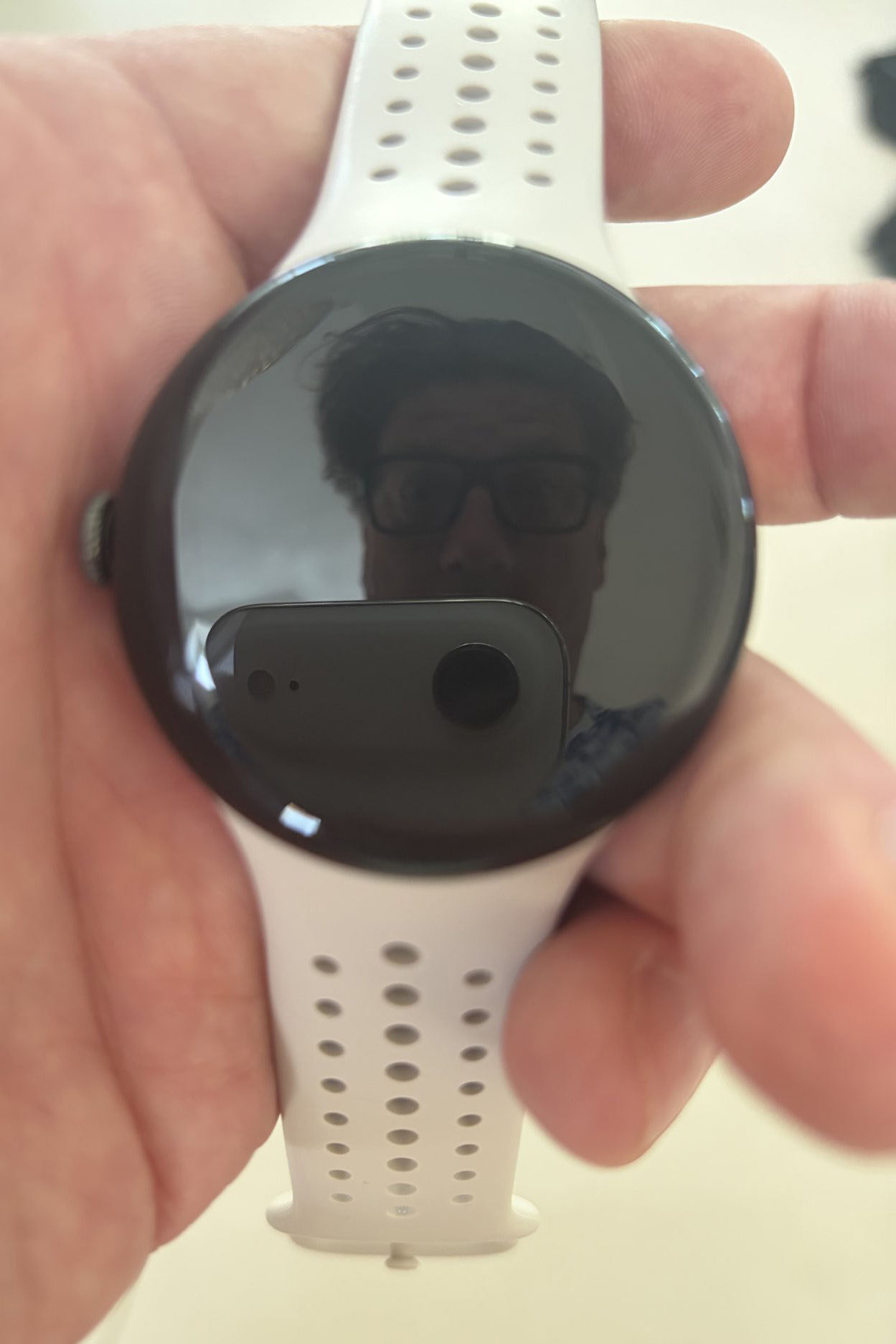 Google раскроет цвета и цены умных часов Pixel Watch 5 перед презентацией картинка Google раскроет цвета и цены Pixel Watch 5 | DGL.RU