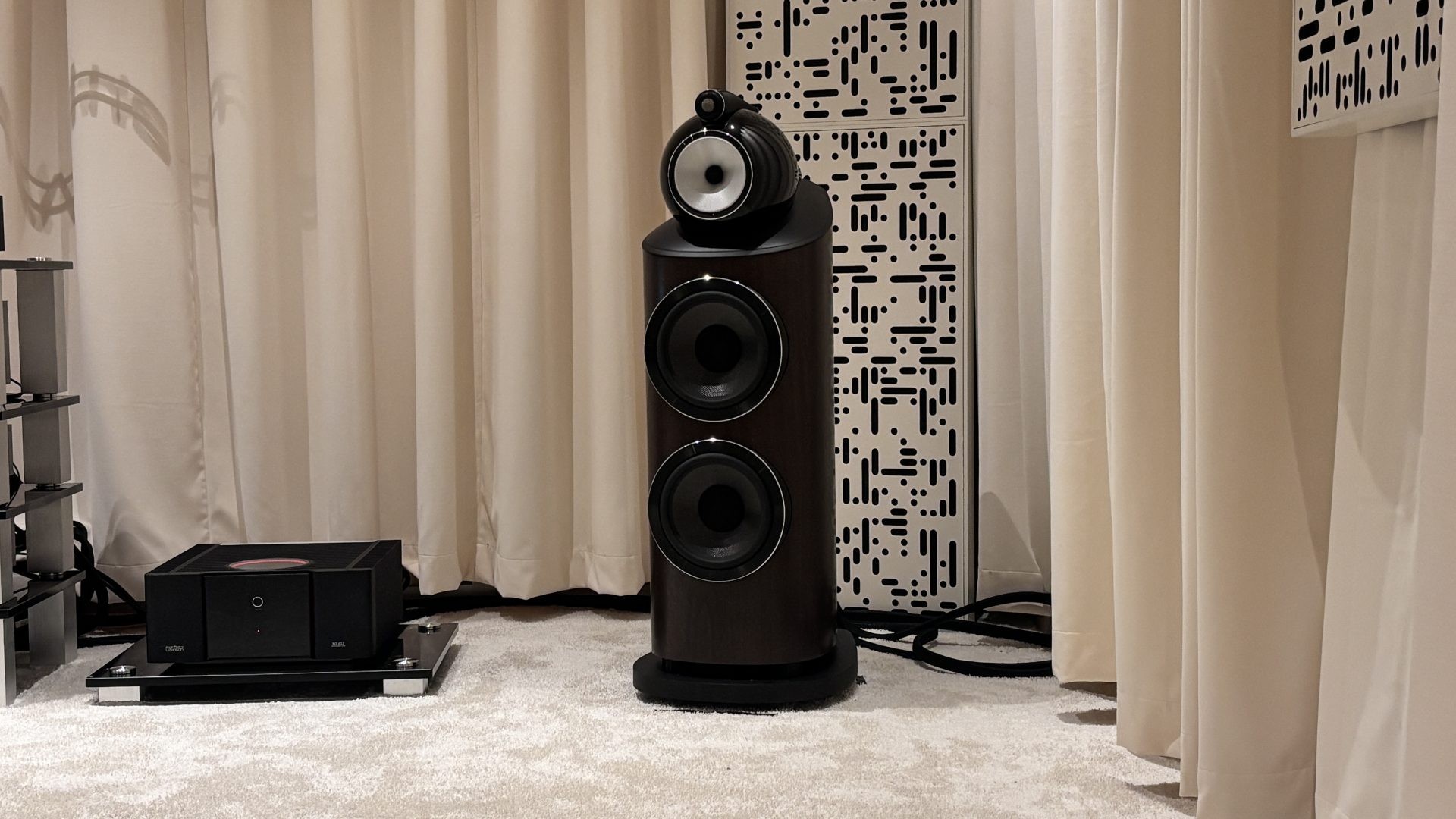 Лучшие колонки 2026 года: бюджетные и премиум-модели картинка Hi-Fi колонки Acoustic Energy AE300 Mk2 и топ 2026 | DGL.RU