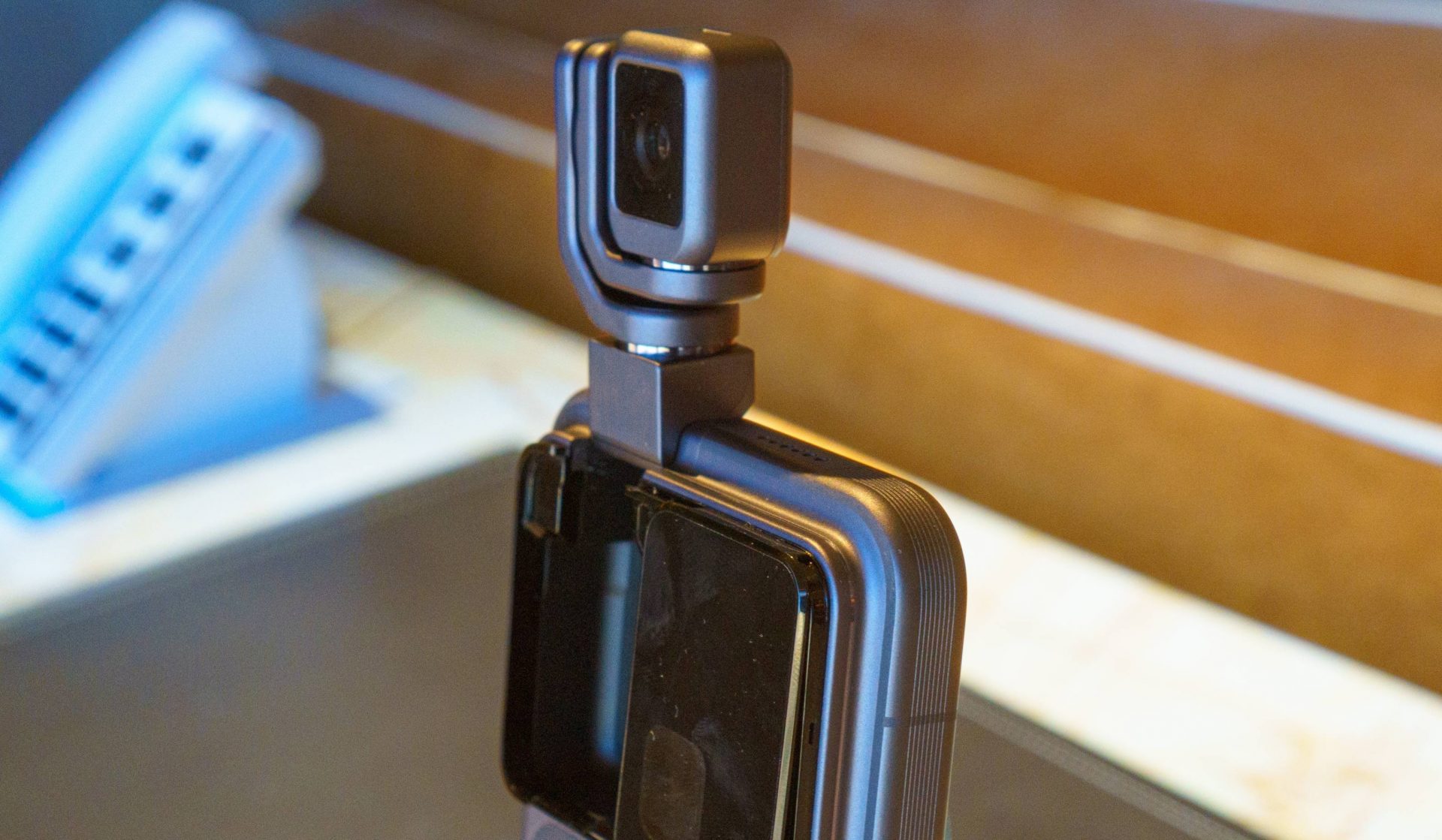 Honor официально объявила дату выхода смартфона Robot Phone с выдвижной камерой