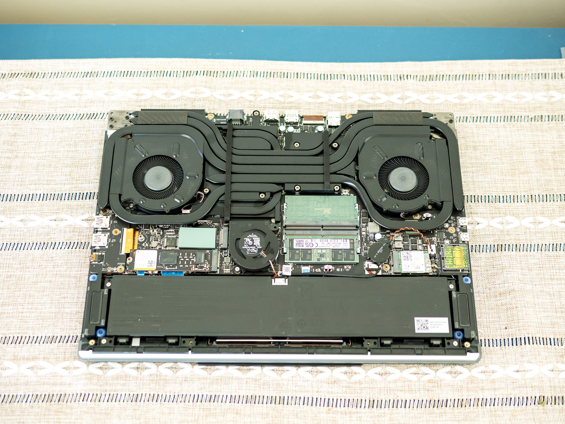 Обзор MSI Raider 16 Max HX - выдающаяся игровая производительность картинка Игровой ноутбук MSI Raider 16 Max HX | DGL.RU