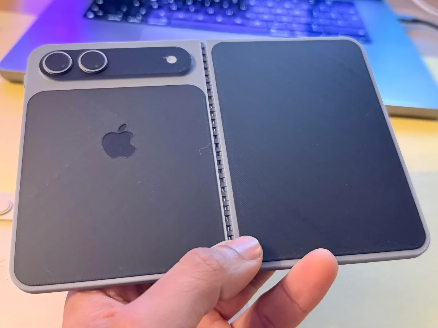 Код бета-версии iOS 27 подтвердил разработку складного iPhone Ultra картинка Смартфон Apple iPhone Ultra нашли в коде iOS 27 | DGL.RU