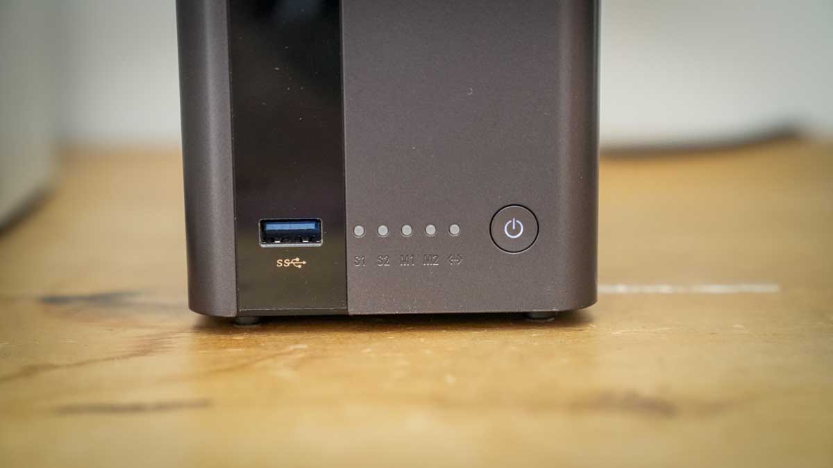 Обзор LincPlus LincStation E1: впечатляющий NAS с компоновкой 2+2 картинка LincPlus LincStation E1: обзор компактного NAS | DGL.RU